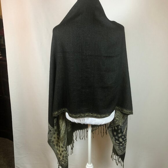 Vintage Pashmina-Style Jacquard Shawl – Olive & Black Reversible Wrap - Picture 7 of 15